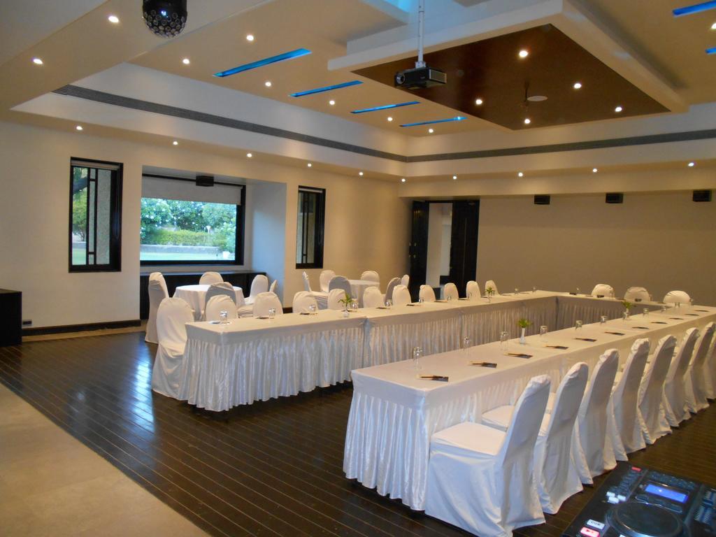 The Meadows Resort And Spa Aurangabad  Exterior foto